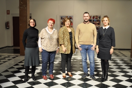 Inauguración de la exposición sobre la enfermedad del Alzheimer 