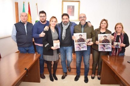 Antonio Campos -en el centro- fue recibido en el Ayuntamiento por el alcalde y concejales del equipo de Gobierno.