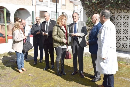 Visita del Delegado de Salud, Indalecio Sánchez Montesinos junto a autoridades locales y responsables sanitarios 