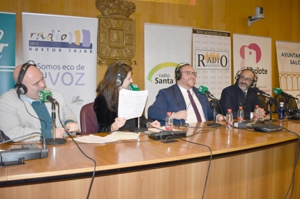El alcalde, Salustiano Ureña, participa en el día mundial de la radio 