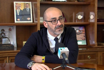 Salustiano Ureña, alcalde de Albolote, en una entrevista en su despacho del Ayuntamiento