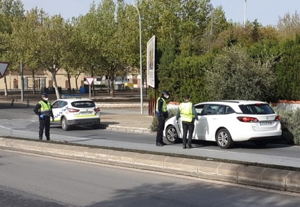 La policía local de Albolote haciendo un control