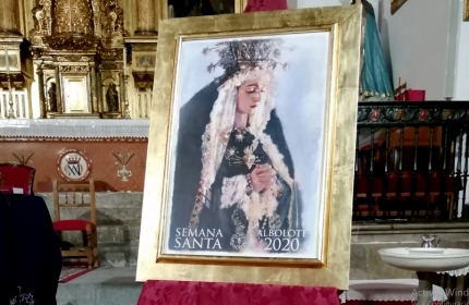 Cartel de la Semana Santa 2020 de Albolote con la imagen de la Virgen de los Dolores expuesto en la Iglesia de la Encarnación.