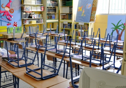Las aulas, como esta del colegio Abadía de Albolote, seguirán vacías durante este tercer trimestre. /A.I.