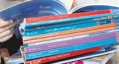 Los libros de texto del tercer trimestre seguirán en las estanterías del colegio hasta que pase el estado de alarma Los libros de texto del tercer trimestre seguirán en las estanterías del colegio hasta que pase el estado de alarma