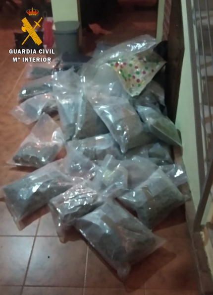 Bolsas con la droga incautada por la Guardia Civil en esta operación/ G.C.