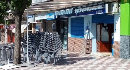 Uno de los bares con terraza de Albolote