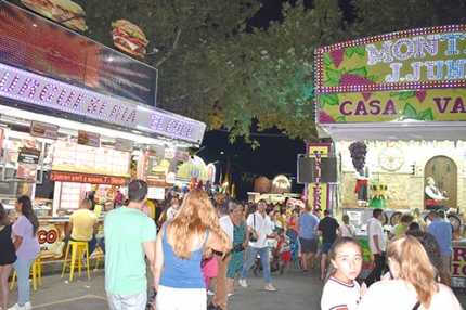 Este año los alboloteños no podrán disfrutar del ambiente del ferial. Abajo, el concejal de Fiestas, Juan José Martínez (drcha) y el técnico, José A. Medina.