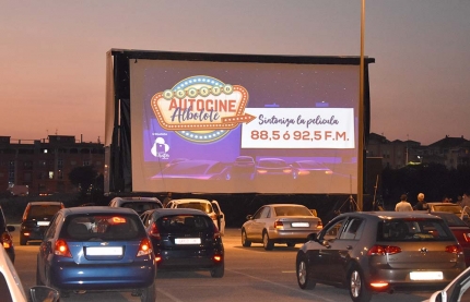 Aspecto de la explanada del aparcamiento del metro pocos minutos antes del comienzo de la película.