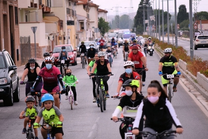 Participantes del paseo en bici 