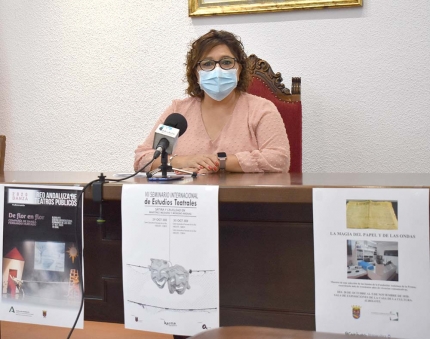 La concejala, Toñi Guerrero, durante la presentación del programa cultural.