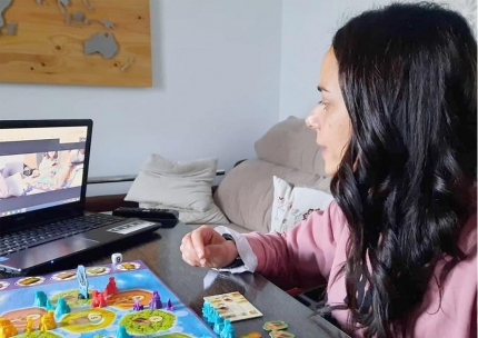 La educadora de la ludoteca. Paqui Árbol, durante una sesión online de `La ludo en casa`