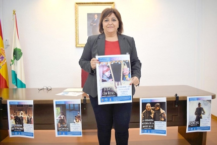 La concejala de Cultura, Toñi Guerrero, durante la presentación de las actividades. Abajo, escena de la zarzuela LA verbena de la paloma, que se representará el 26 de diciembre.