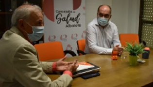 EL concejal de Ciudadanos, Juanma Ocaña con el nuevo Delegado de Políticas Sociales, Manuel Montalvo