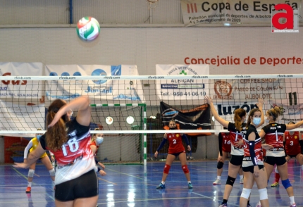 Las jugadoras del RadiKable Albolote ganaron a domicilio al Otura (J. PALMA)