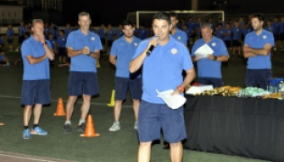 David Navarro, en el centro de la imagen, en una gala de clausura de temporada del Albolote Soccer (PEPE VAQUERO)