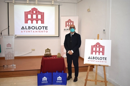 El alcalde, Salustiano Ureña, durante la presentación de la nueva imagen corporativa del Ayuntamiento.