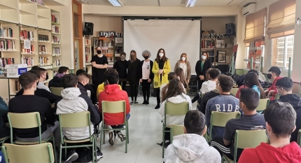 Teatro en el IES Aricel con motivo del día de la mujer