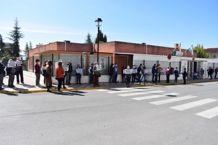 Concentración ASPROMI  en las puertas de la casa de la Salud 