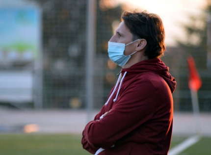 Tato, entrenador del CF Imperio, durante un partido (J. PALMA)