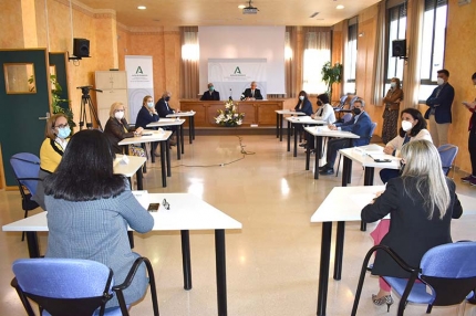 Acto institucional en el OAL de Albolote para la firma del convenio.