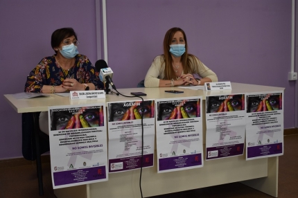La concejala de Salud, Josefina Sánchez, en rueda de prensa junto a la presidenta de Agrafim en Albolote 