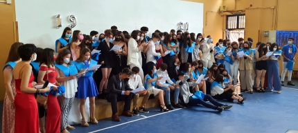 Alumnos de Segundo de Bachillerato del IES Aricel al cierre del acto académico (J. PALMA)