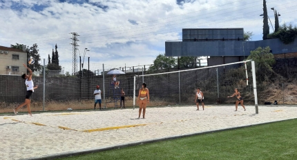 Un momento de la disputa de la categoría mixta en el II Torneo Nevadis (J. PALMA)