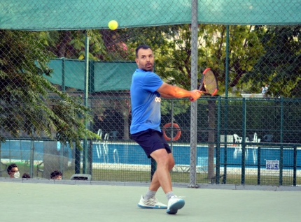 Juanmi Ruiz, vencedor del torneo, en un momento de la final (J. PAKMA)