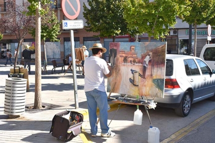 Algunos de los participantes en pleno trabajo en la plaza de España.