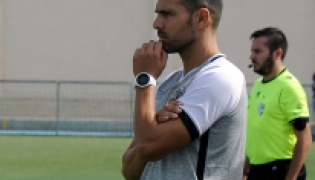 Javier Vilaseca, entrenador del FC Cubillas, en el partido jugado en Pulianas