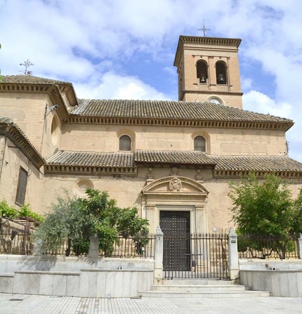 Imagen de la Iglesia de la Encarnación de Albolote. Abajo, decreto del Ministerio de Cultura.