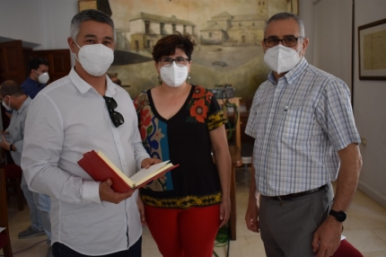 Los concejales de IU al inicio de una sesión plenaria  