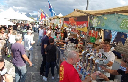 Ambiente en el festival de la cerveza el pasado sábado 23 de octubre a mediodía.