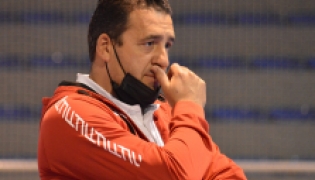 Ramón Balboa, director deportivo del Albolote Futsal, durante un entrenamiento (J. PALMA)