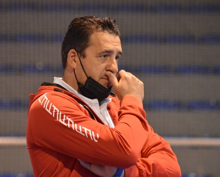 Ramón Balboa, director deportivo del Albolote Futsal, durante un entrenamiento (J. PALMA)