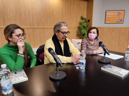 José Luis Aguilera en l a presentación de su libro 