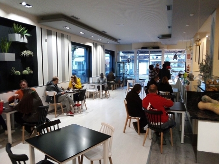 Interior de una cafetería de Albolote en una imagen de archivo 