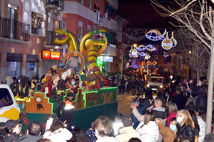 Cabalgatas de Reyes de Albolote y El Chaparral durante su recorrido.