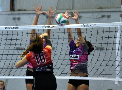 Las alboloteñas sumaron la victoria ante el Mintonette Almería en la ida (J. PALMA)