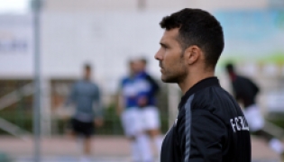 Javier Vilaseca, entrenador del FC Cubillas, durante un partido en casa (J. PALMA)