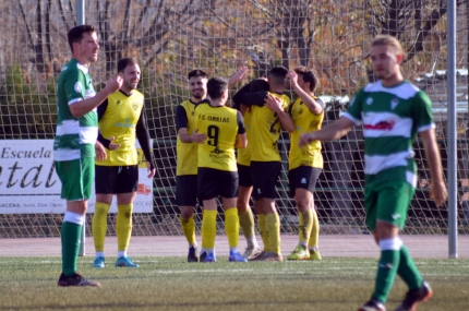 Los jugadores del FC Cubillas celebran el segundo tanto (J. PALMA)