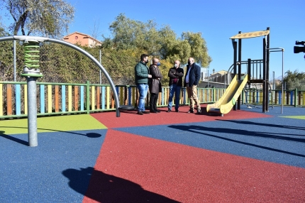 Nuevo pavimento de los parques infantiles 