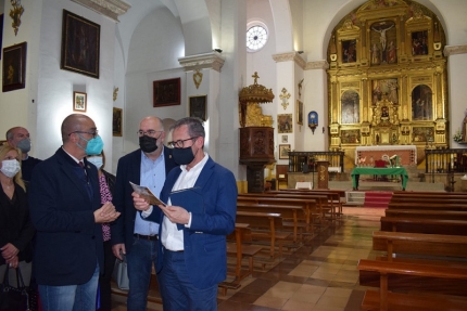 El delegado de turismo visita la iglesia de La Encarnación de Albolote 