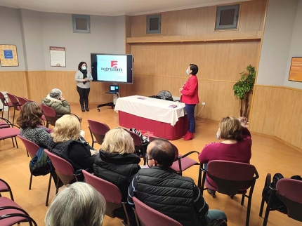 Un momento de la conferencia sobre la fibromialgia impartida en la Casa de la Cultura.