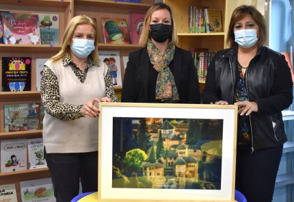 Marta Corral junto a las concejalas Carmen Calderay y Toñi Guerrero 