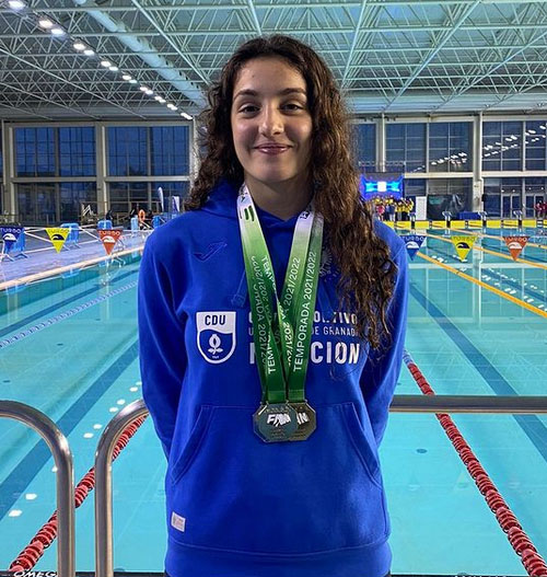 Martina Gámiz con las medallas obtenidas en el Campeonato de Andalucía
