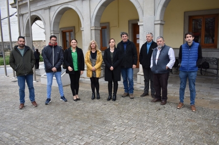 Miembros de Podemos junto al a Diputada provincial de la formación política 