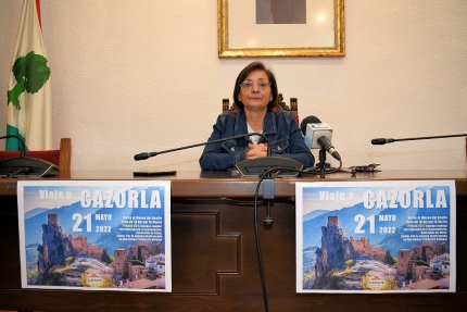 La concejala de Salud, Josefina Sánchez, presentando la ruta senderista