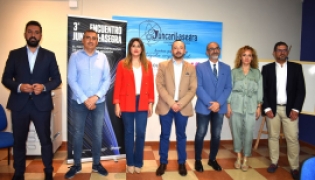 Responsables políticos y empresariales en la presentación del tercer encuentro empresarial Juncaril Asegra 